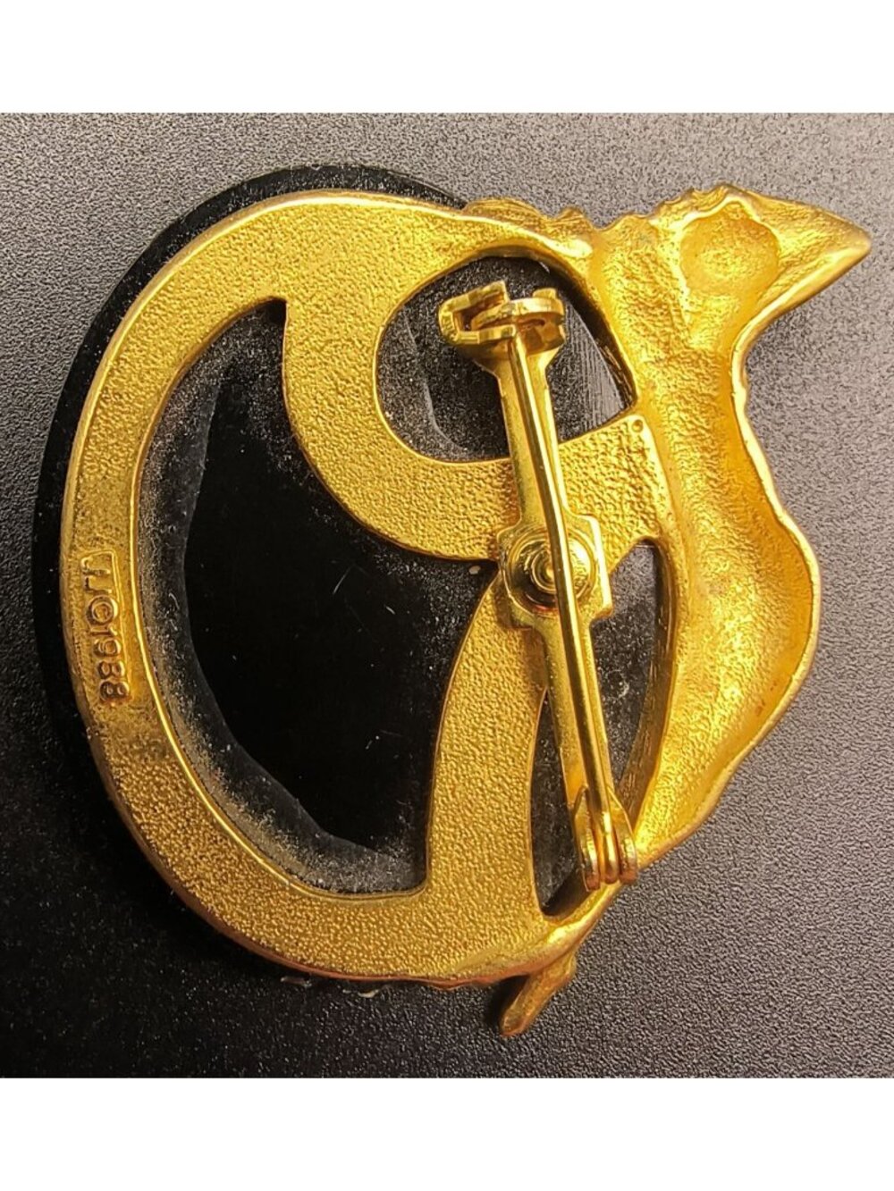 Vintage JJ 1988 Goldtone Reclining Lady Brooch With Black Lucite Accent - Picture 4 of 5
